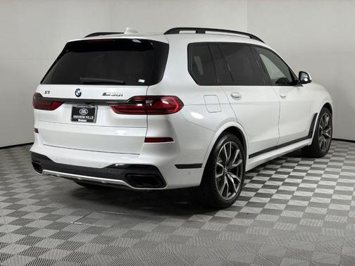 2022 BMW X7 M50i
