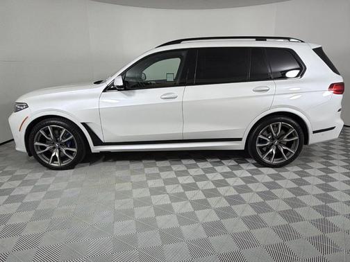 2022 BMW X7 M50i
