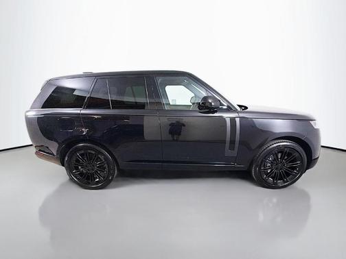 Santorini Black 2026 Land Rover Range Rover P400 SE
