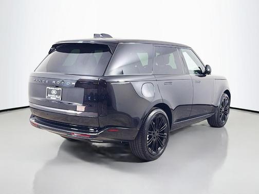 Santorini Black 2026 Land Rover Range Rover P400 SE