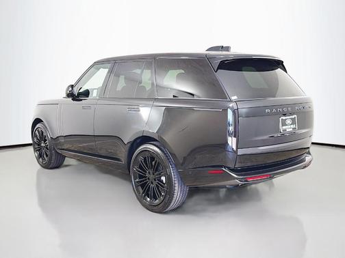 Santorini Black 2026 Land Rover Range Rover P400 SE