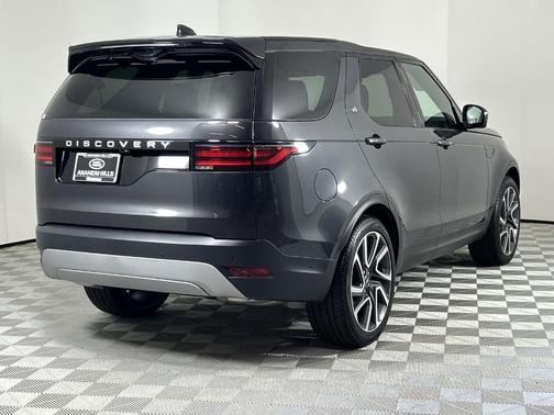 2025 Land Rover Discovery P300 S