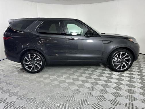 2025 Land Rover Discovery P300 S