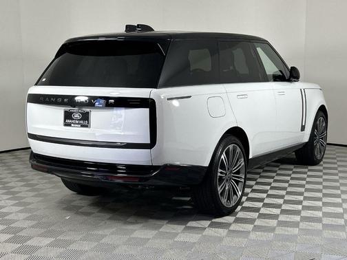 2025 Land Rover Range Rover P530 SE