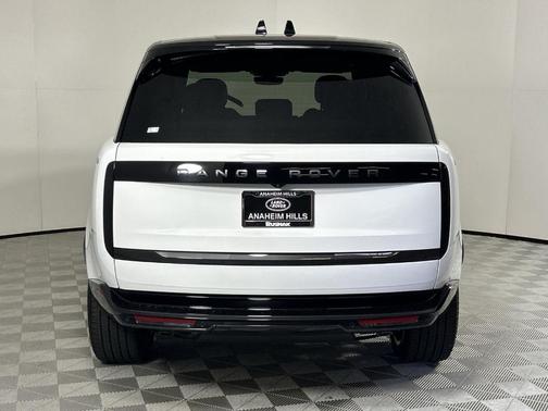 2025 Land Rover Range Rover P530 SE