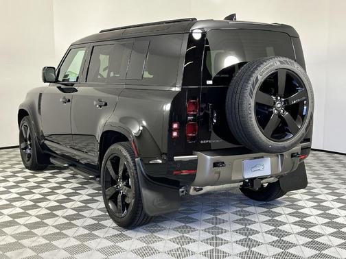 2025 Land Rover Defender P400 X-Dynamic SE