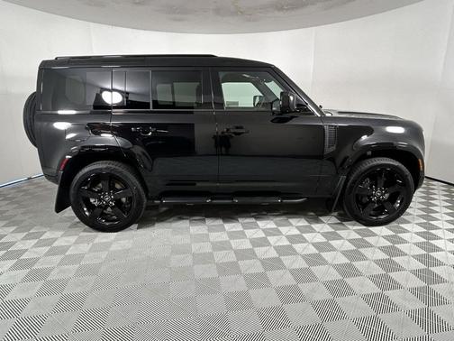 2025 Land Rover Defender P400 X-Dynamic SE