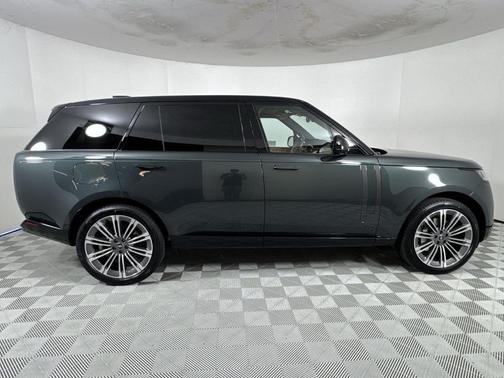 2025 Land Rover Range Rover P530 SE 7 Seat
