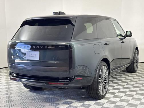 2025 Land Rover Range Rover P530 SE 7 Seat