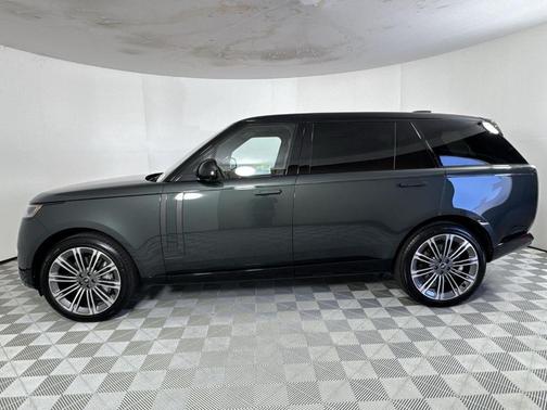 2025 Land Rover Range Rover P530 SE 7 Seat