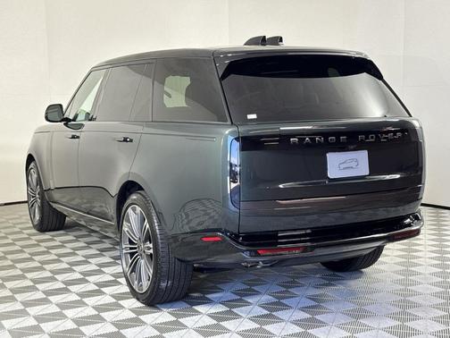 2025 Land Rover Range Rover P530 SE 7 Seat
