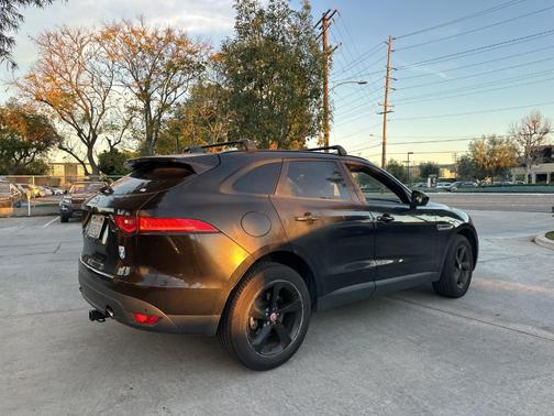 2018 Jaguar F-PACE 25t Premium