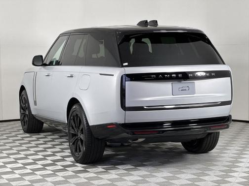 2025 Land Rover Range Rover P550e SE