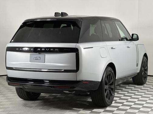 2025 Land Rover Range Rover P550e SE