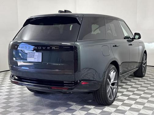 2025 Land Rover Range Rover P530 SE