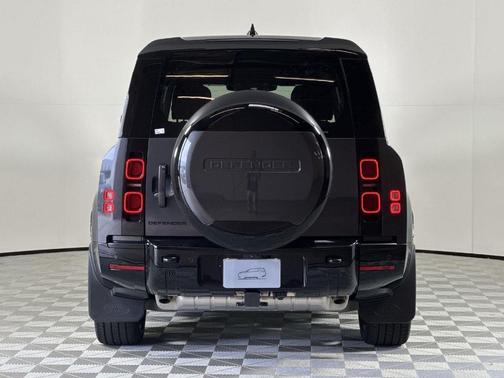 2025 Land Rover Defender P400 X-Dynamic SE