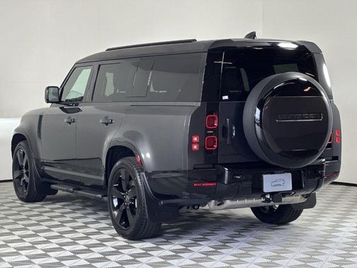 2025 Land Rover Defender P400 X-Dynamic SE