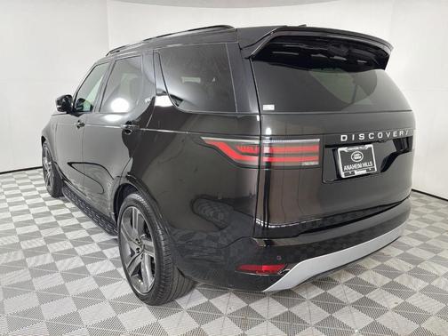 2026 Land Rover Discovery Tempest Edition