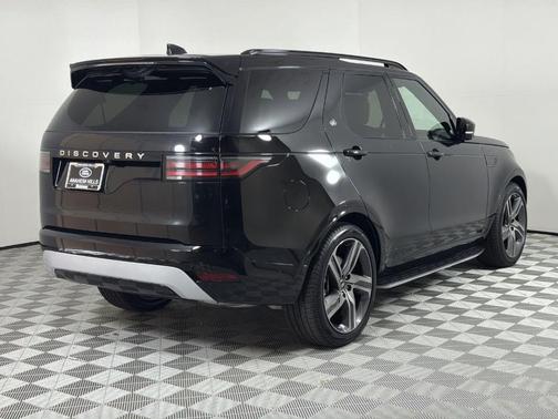 2026 Land Rover Discovery Tempest Edition