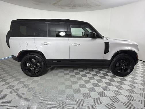 2026 Land Rover Defender P400 X-Dynamic SE