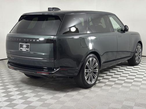 2025 Land Rover Range Rover P530 SE 7 Seat