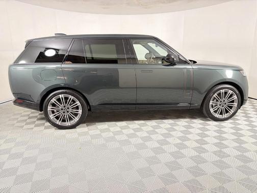 2025 Land Rover Range Rover P530 SE 7 Seat