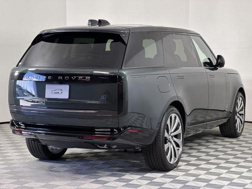 2025 Land Rover Range Rover P530 SE 7 Seat