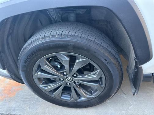 2025 Toyota RAV4 Hybrid XLE Premium