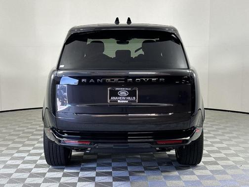 2025 Land Rover Range Rover P530 SE 7 Seat