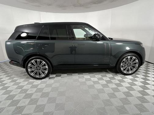 2025 Land Rover Range Rover P530 SE