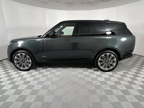 2025 Land Rover Range Rover P530 SE