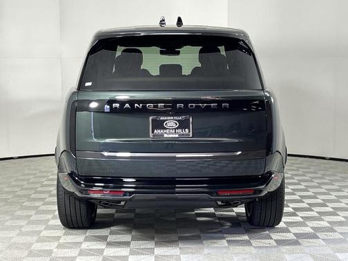 2025 Land Rover Range Rover P530 SE