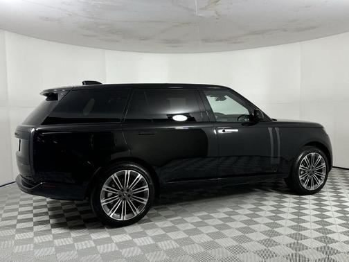 2025 Land Rover Range Rover P530 SE 7 Seat