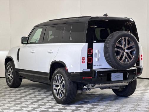 2025 Land Rover Defender P400 X-Dynamic SE