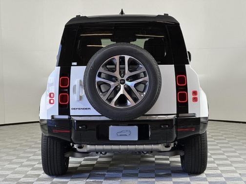 2025 Land Rover Defender P400 X-Dynamic SE