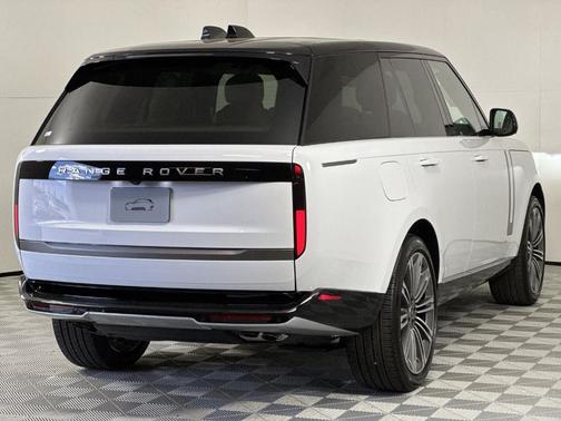 2025 Land Rover Range Rover P530 SE
