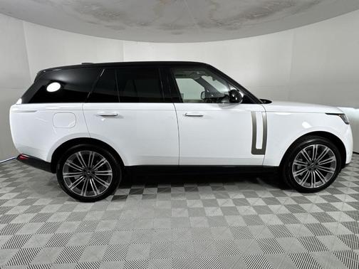 2025 Land Rover Range Rover P530 SE