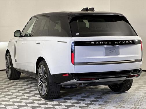 2025 Land Rover Range Rover P530 SE