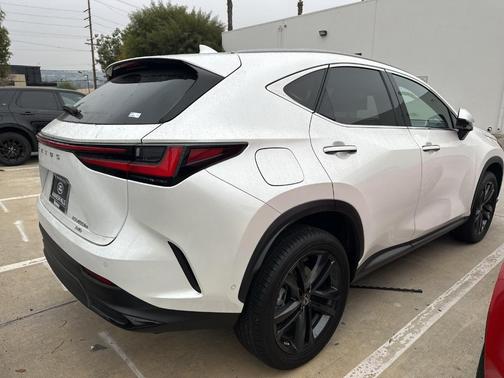 2022 Lexus NX 450h+ Luxury