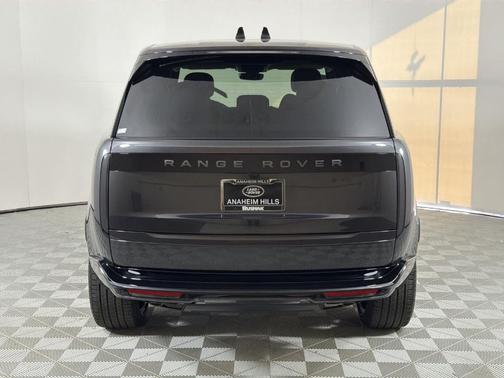 2026 Land Rover Range Rover P530 SE