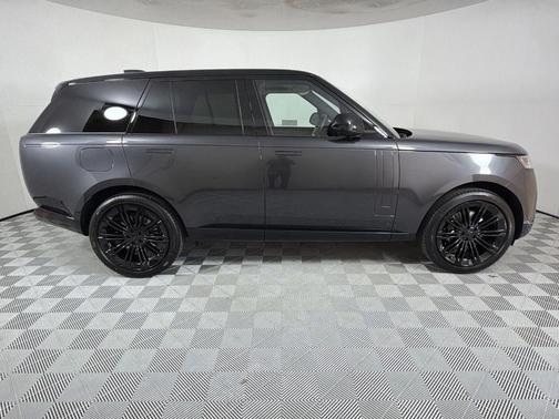 2026 Land Rover Range Rover P530 SE