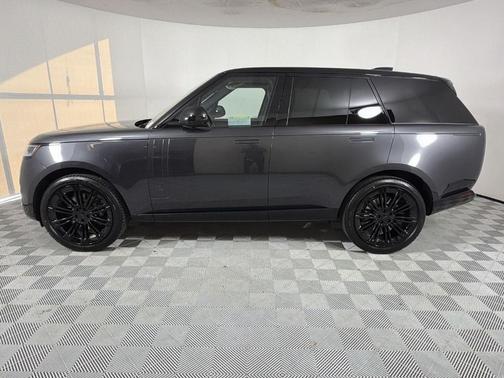 2026 Land Rover Range Rover P530 SE