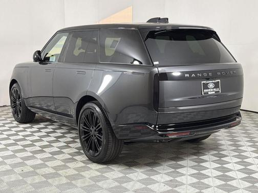 2026 Land Rover Range Rover P530 SE