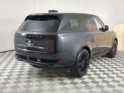 2026 Land Rover Range Rover P530 SE