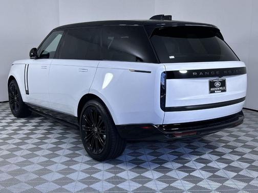 2025 Land Rover Range Rover P400 SE 7 Seat