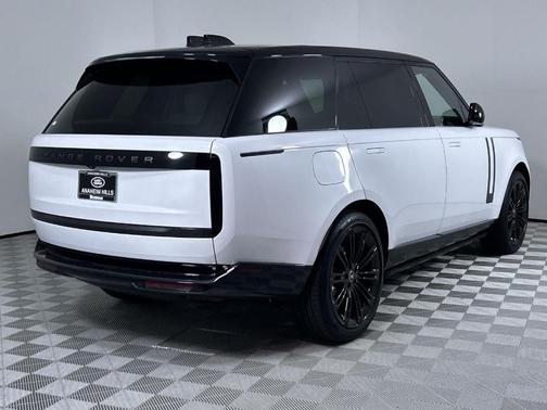 2025 Land Rover Range Rover P400 SE 7 Seat