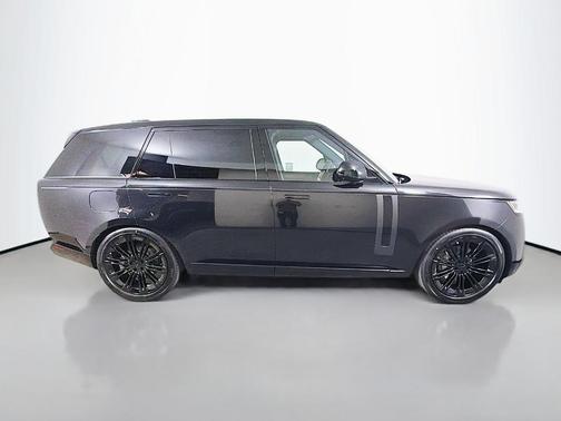 Santorini Black 2026 Land Rover Range Rover P400 SE 7 Seat