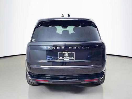 Santorini Black 2026 Land Rover Range Rover P400 SE 7 Seat
