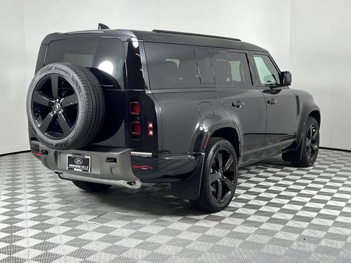 2025 Land Rover Defender P400 X-Dynamic SE