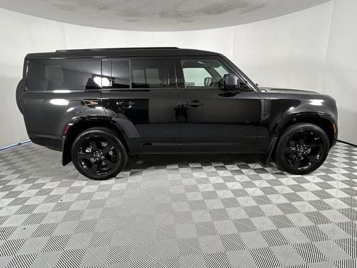 2025 Land Rover Defender P400 X-Dynamic SE